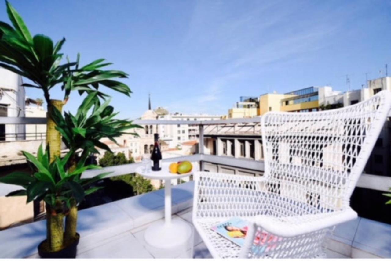 A Diamont In The Center Of Athens Exterior photo